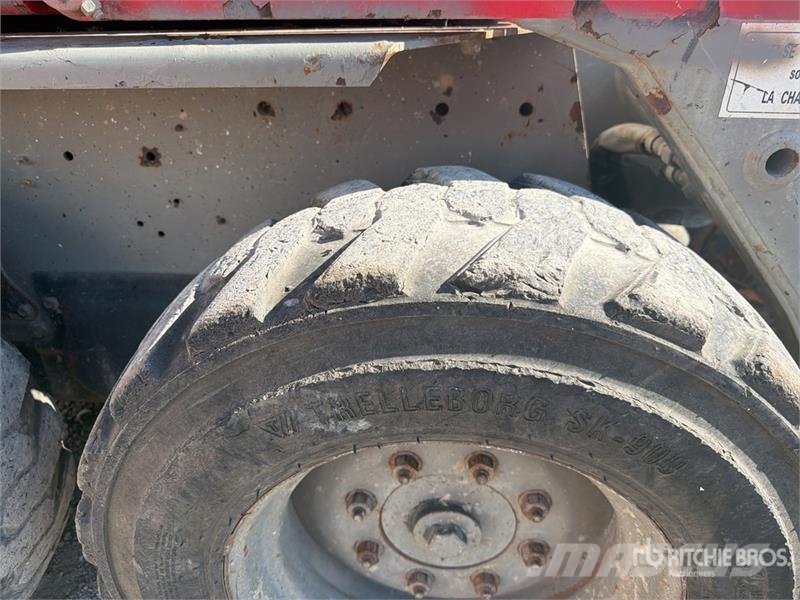 Bobcat S130 لوادر انزلاقية التوجيه