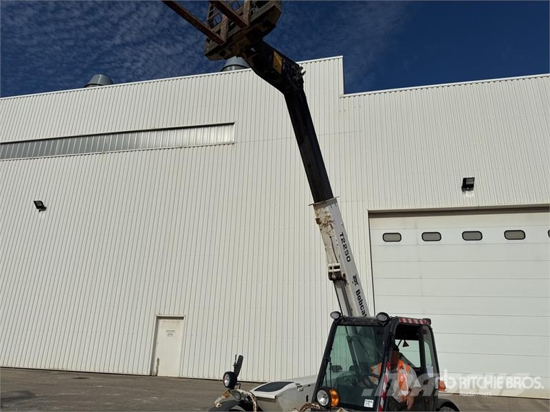 Bobcat T2250 Chariot Telescopique Telehandler مناولات متداخلة