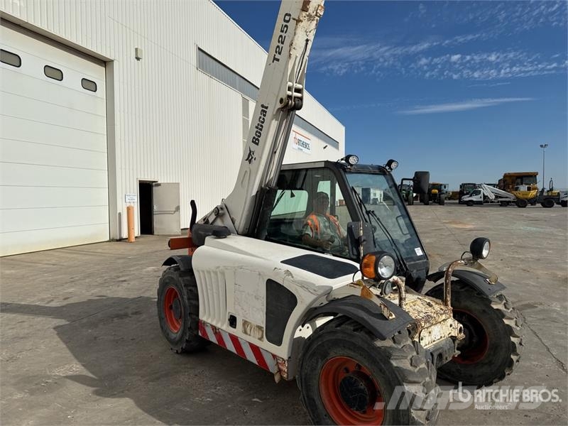 Bobcat T2250 Chariot Telescopique Telehandler مناولات متداخلة