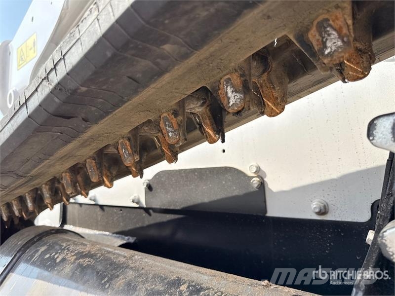 Bobcat T590 Smykem řízené nakladače