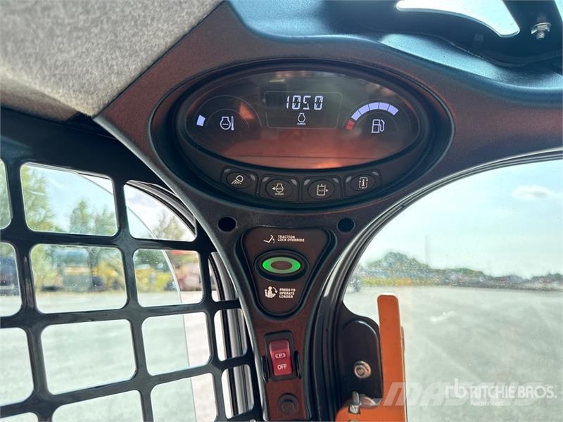 Bobcat T590 Smykem řízené nakladače