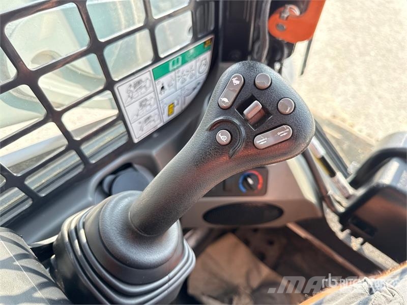 Bobcat T590 Smykem řízené nakladače