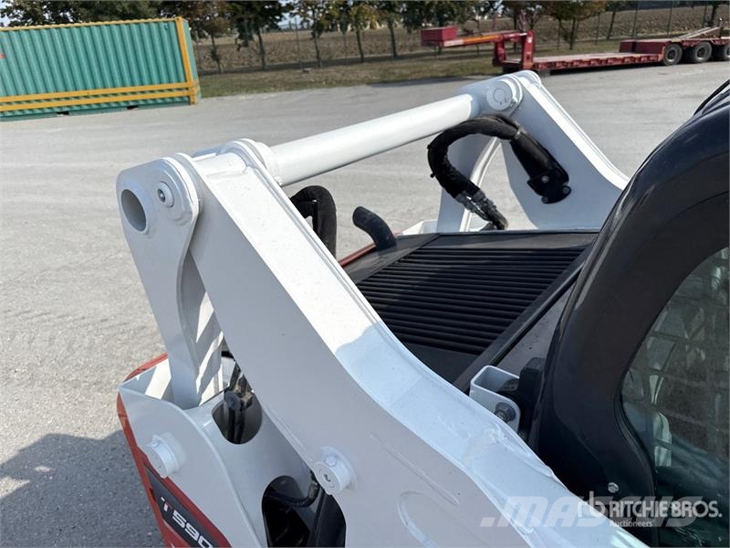Bobcat T590 Smykem řízené nakladače