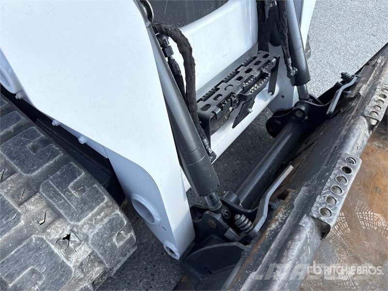 Bobcat T590 Smykem řízené nakladače