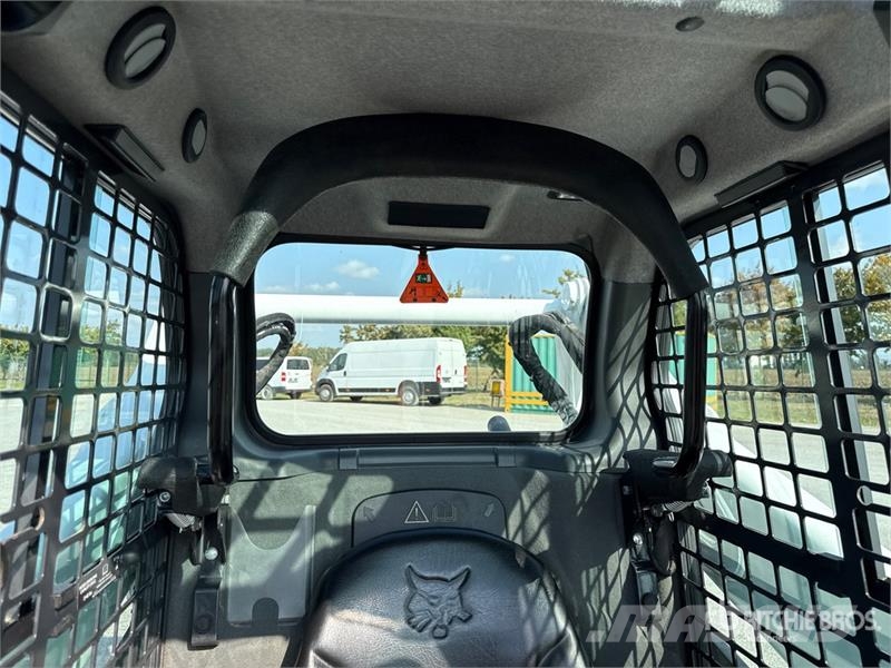 Bobcat T590 Smykem řízené nakladače
