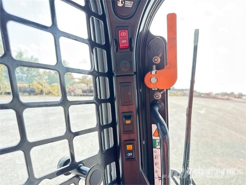 Bobcat T590 Carregadoras de direcção deslizante