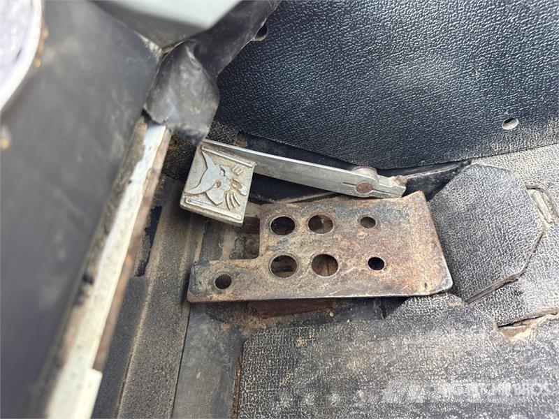 Bobcat T590 Smykem řízené nakladače