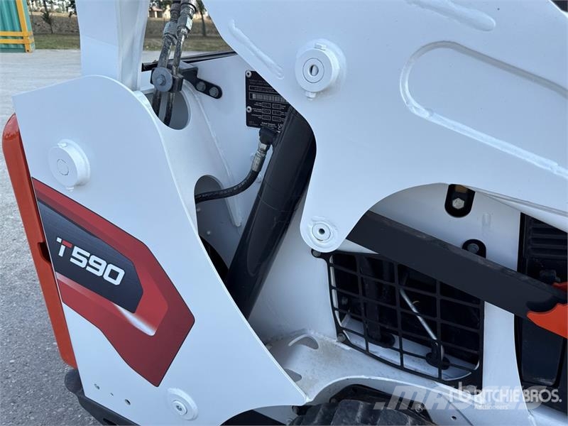 Bobcat T590 Smykem řízené nakladače