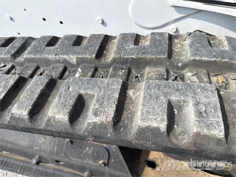 Bobcat T590 Smykem řízené nakladače