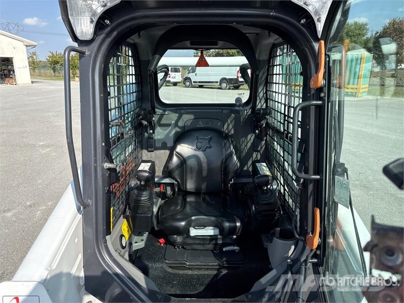 Bobcat T590 Smykem řízené nakladače