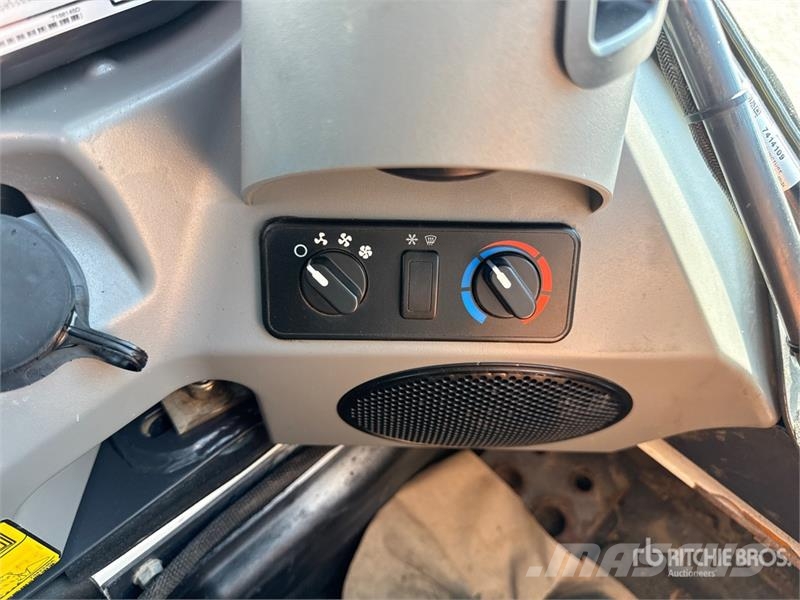 Bobcat T590 Smykem řízené nakladače