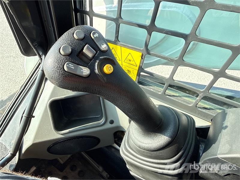 Bobcat T590 Smykem řízené nakladače