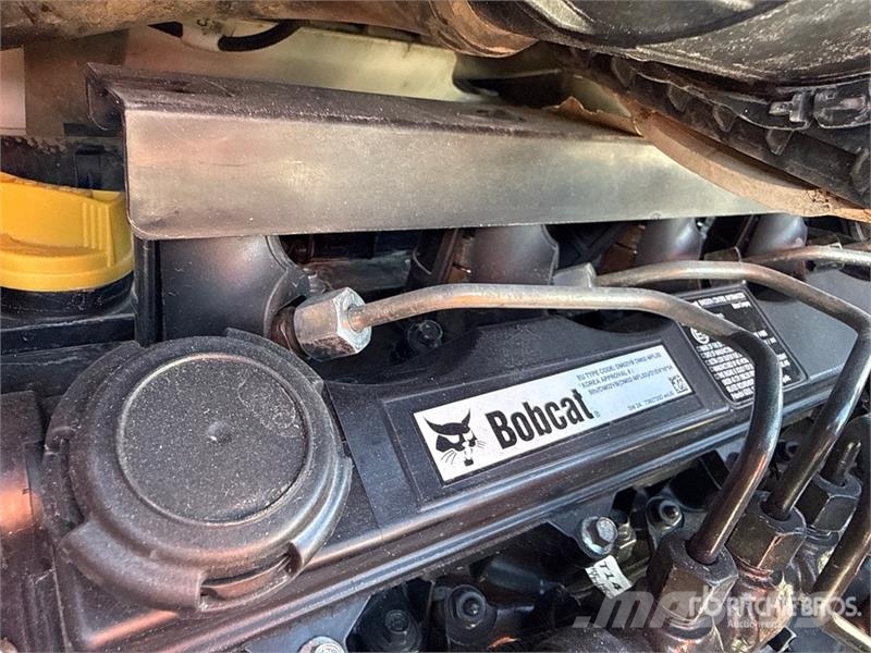 Bobcat T590 Smykem řízené nakladače
