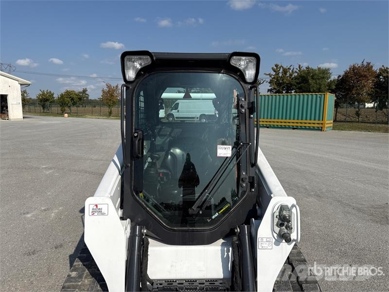 Bobcat T590 Smykem řízené nakladače