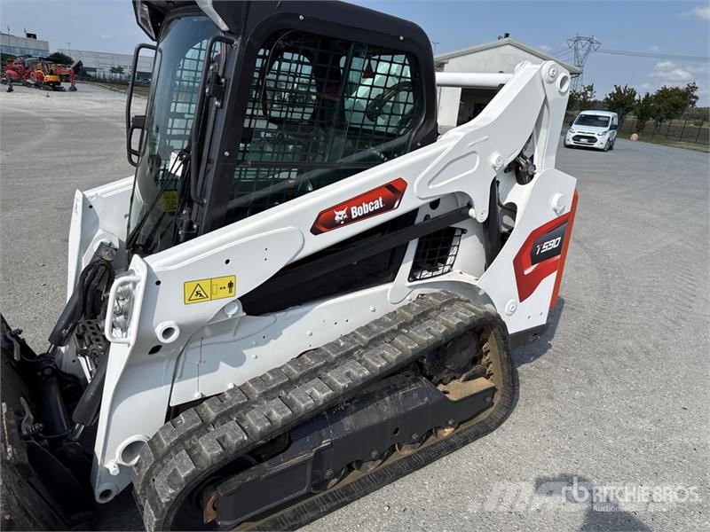 Bobcat T590 Smykem řízené nakladače