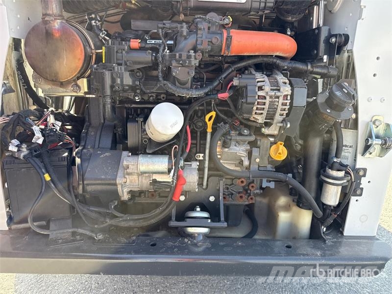 Bobcat T590 Smykem řízené nakladače