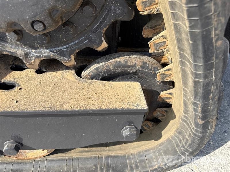 Bobcat T590 Smykem řízené nakladače