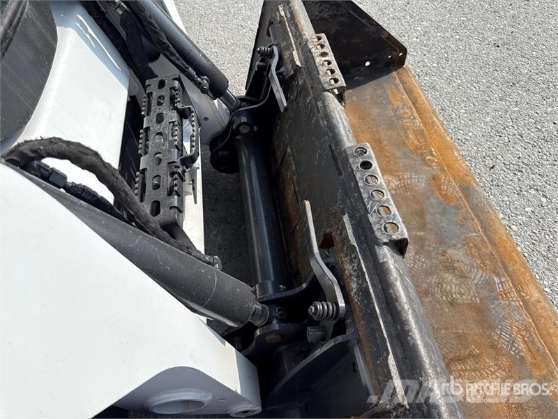 Bobcat T590 Smykem řízené nakladače
