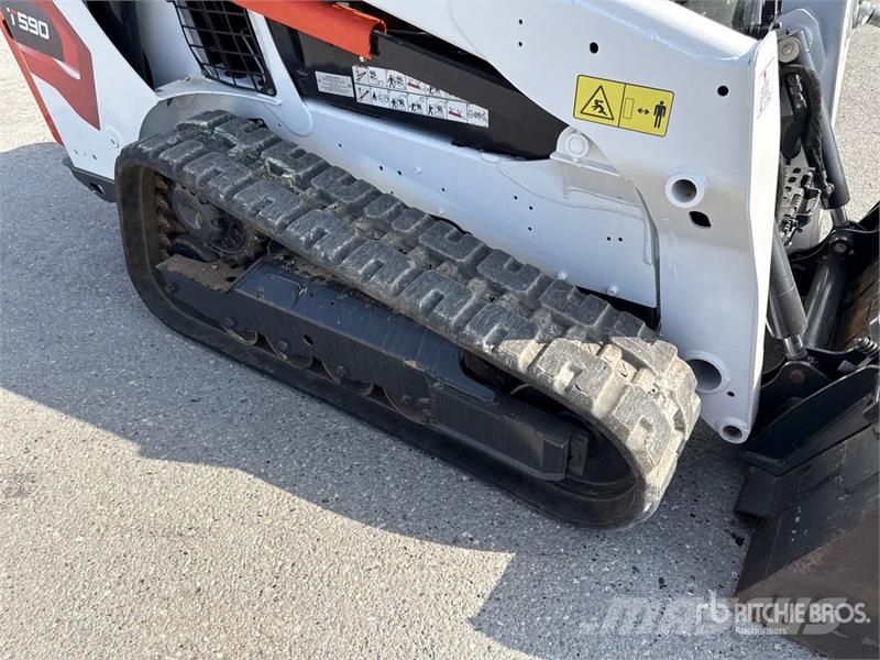 Bobcat T590 Smykem řízené nakladače