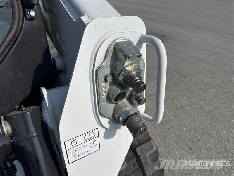 Bobcat T590 Smykem řízené nakladače