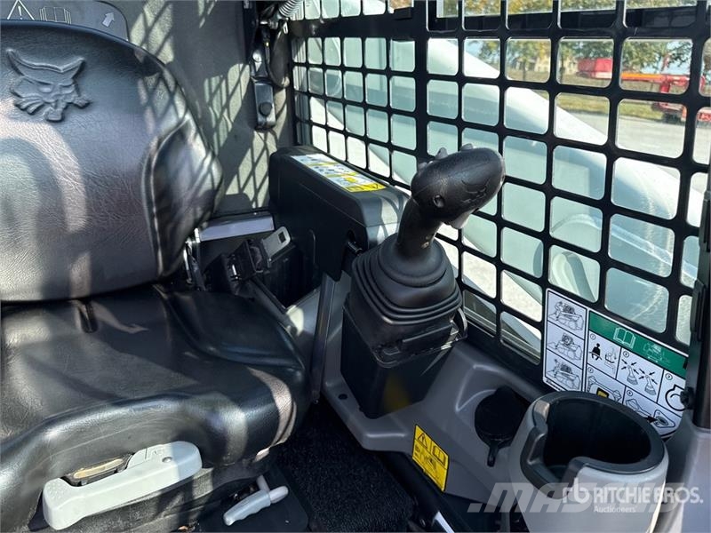 Bobcat T590 Smykem řízené nakladače