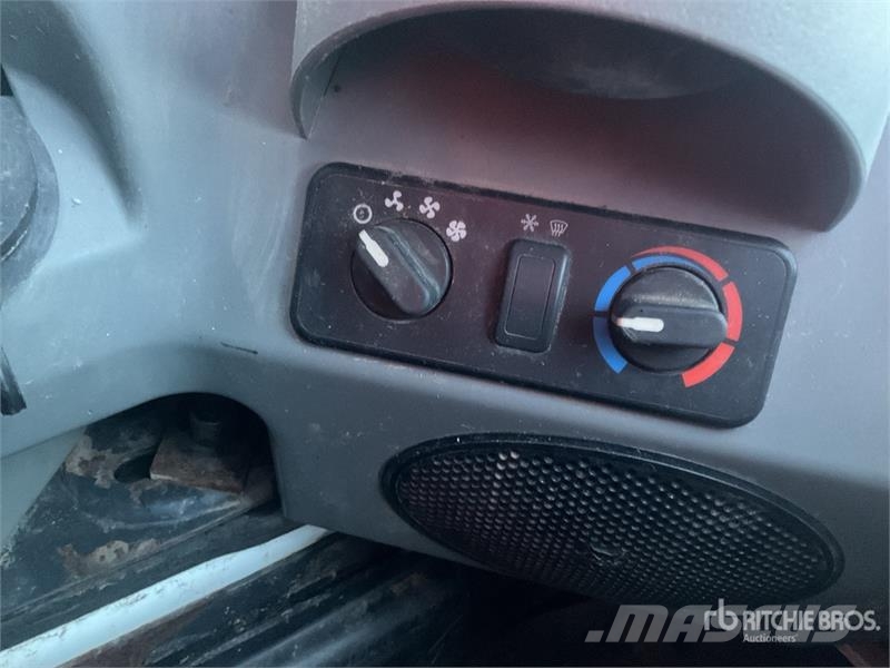 Bobcat T590 لوادر انزلاقية التوجيه
