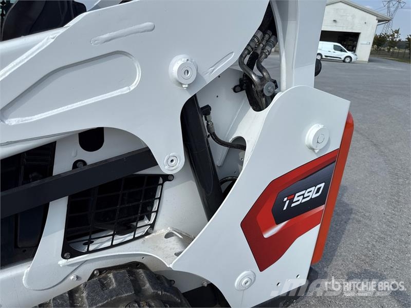 Bobcat T590 Smykem řízené nakladače