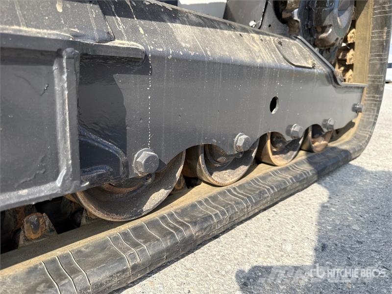 Bobcat T590 Smykem řízené nakladače