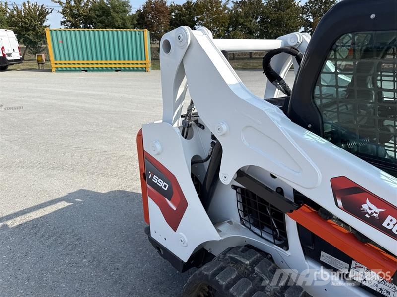 Bobcat T590 Smykem řízené nakladače