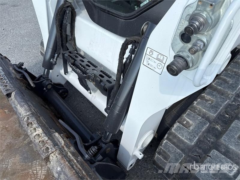 Bobcat T590 Smykem řízené nakladače