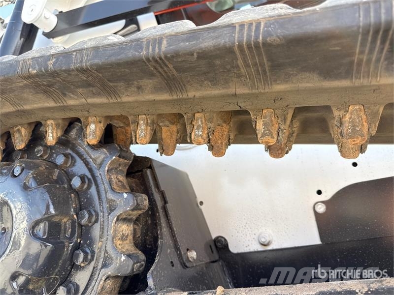 Bobcat T590 Smykem řízené nakladače
