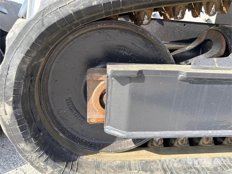 Bobcat T590 Smykem řízené nakladače