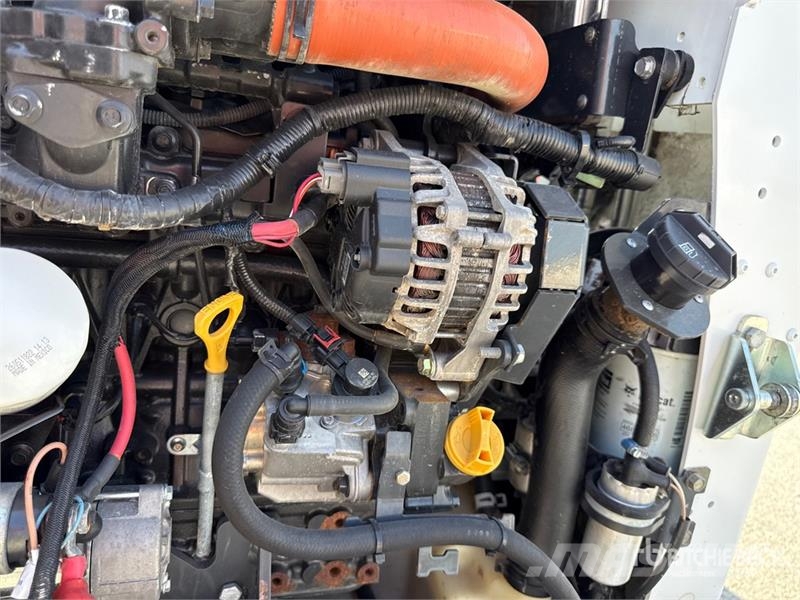 Bobcat T590 Smykem řízené nakladače