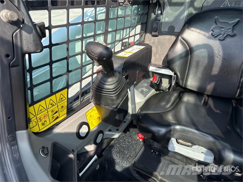 Bobcat T590 Smykem řízené nakladače