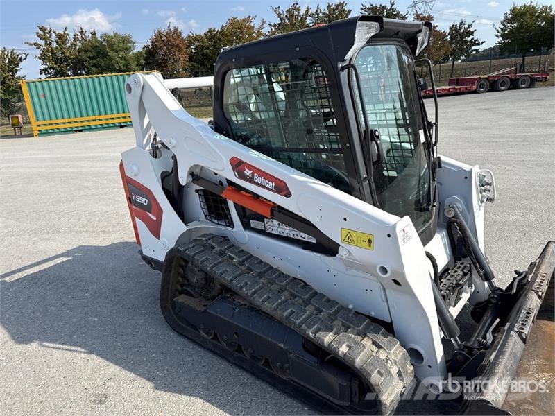 Bobcat T590 Smykem řízené nakladače