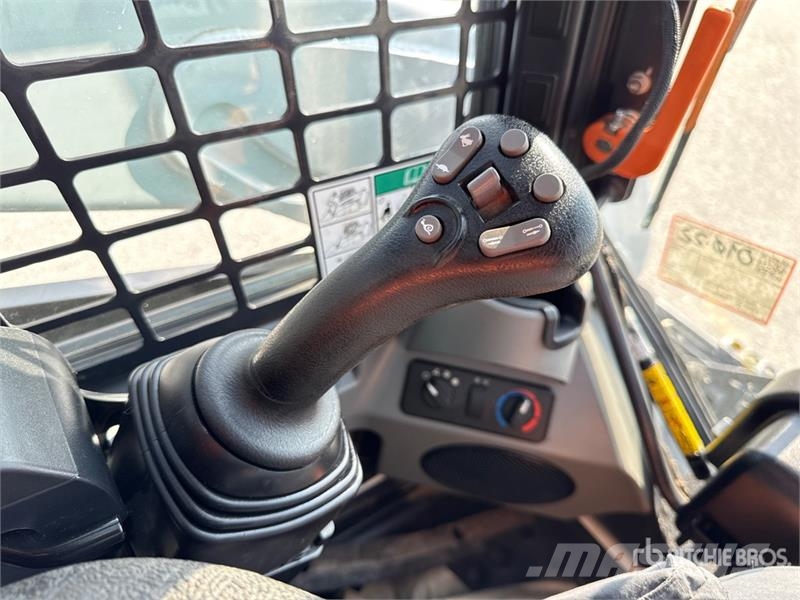 Bobcat T590 Carregadoras de direcção deslizante