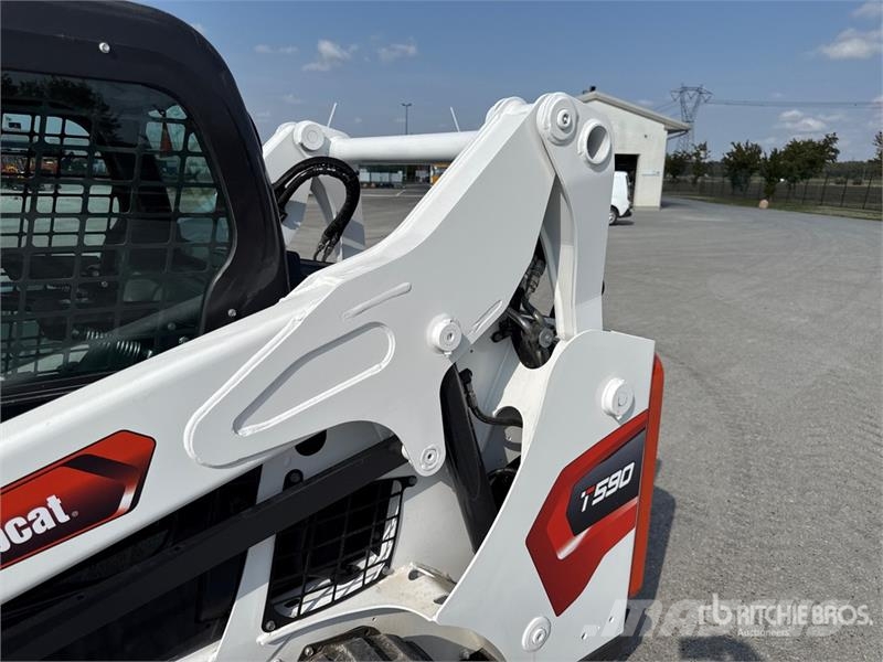 Bobcat T590 Smykem řízené nakladače