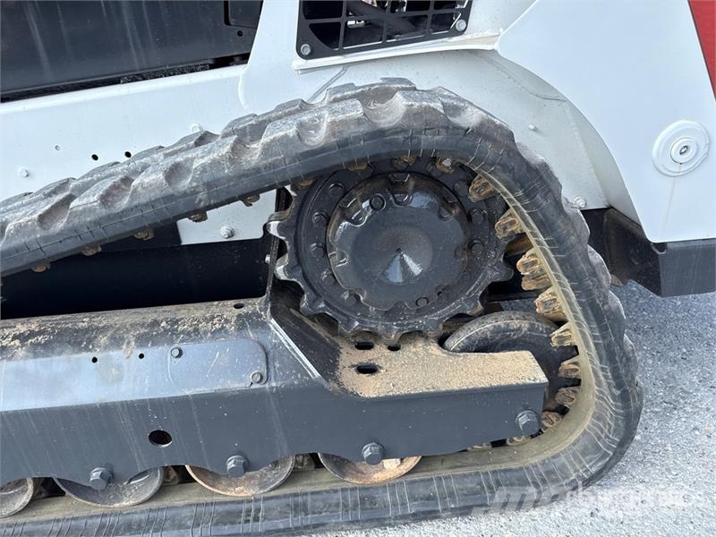 Bobcat T590 Smykem řízené nakladače