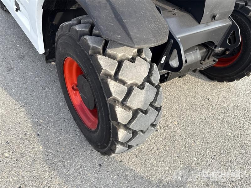 Bobcat TL25.60RB Telehandler مناولات متداخلة