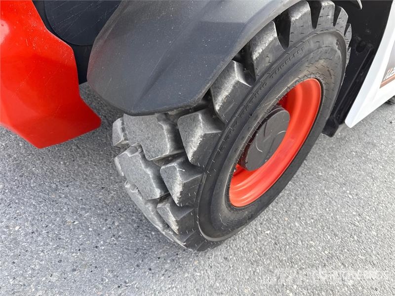 Bobcat TL25.60RB Telehandler مناولات متداخلة