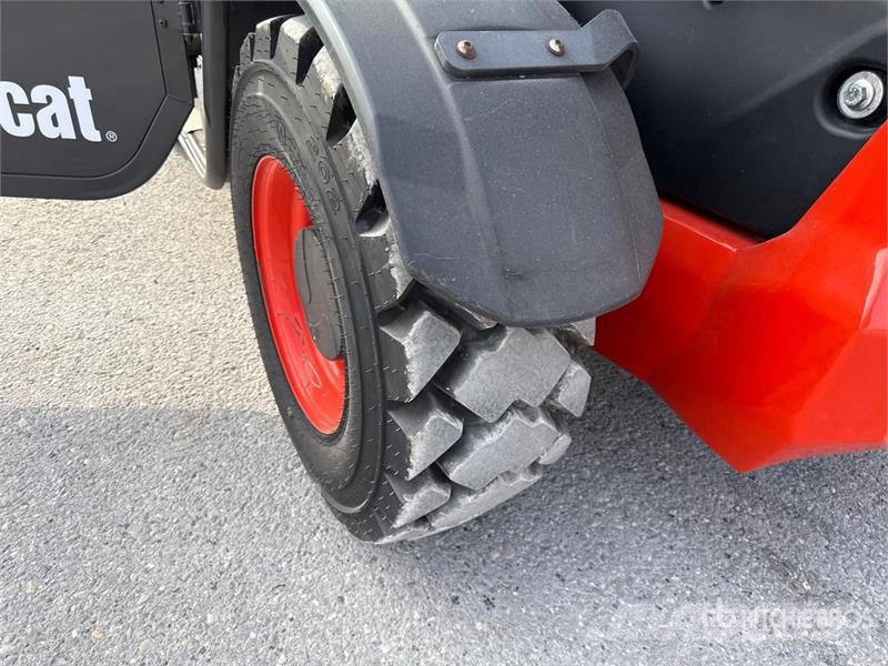 Bobcat TL25.60RB Telehandler مناولات متداخلة