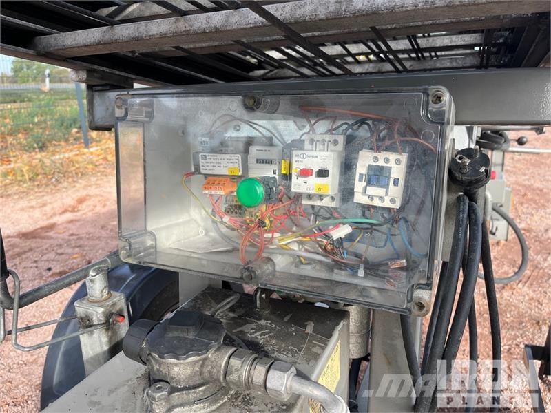  Boecker 21/0-6 S/A Electric Material Hoist Підйомно-транспортне обладнання і вантажні ліфти