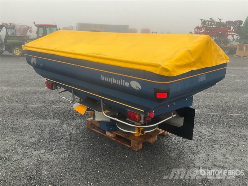 Bogballe M2 Plus Fertilizer Spreader معدات رش أسمدة