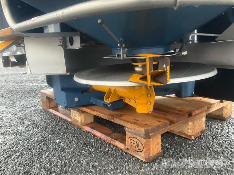 Bogballe M2 Plus Fertilizer Spreader معدات رش أسمدة