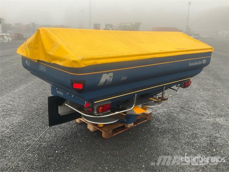 Bogballe M2 Plus Fertilizer Spreader معدات رش أسمدة