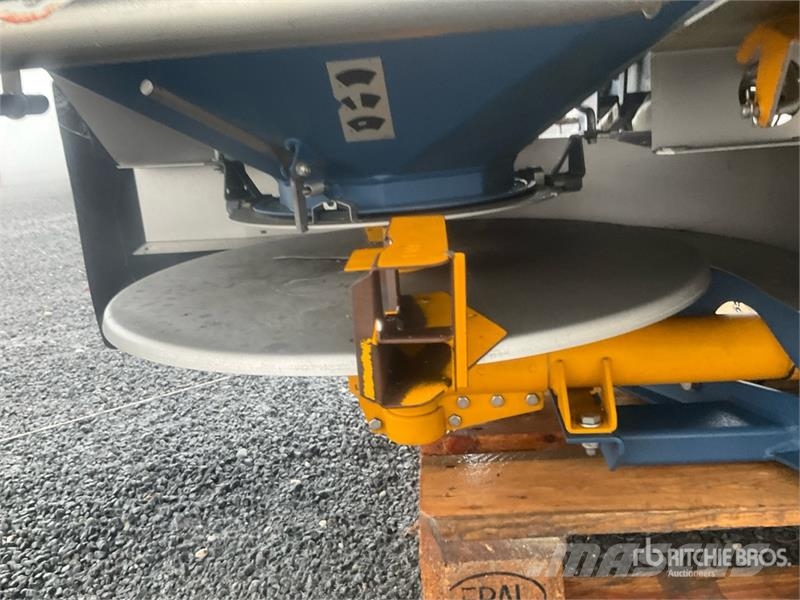 Bogballe M2 Plus Fertilizer Spreader معدات رش أسمدة