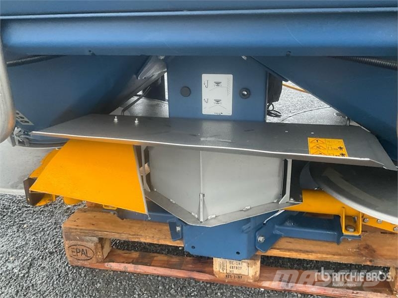 Bogballe M2 Plus Fertilizer Spreader معدات رش أسمدة