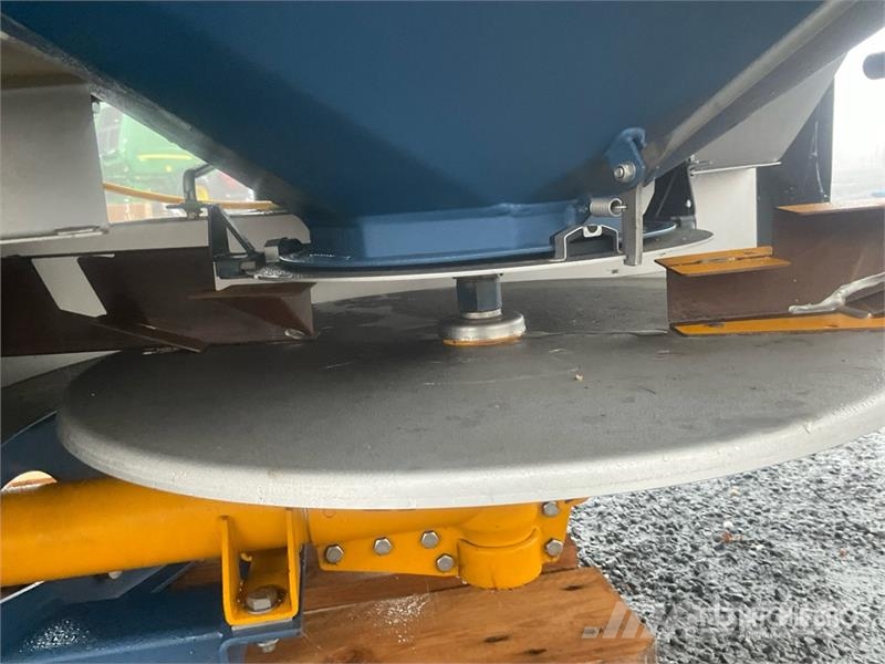 Bogballe M2 Plus Fertilizer Spreader معدات رش أسمدة