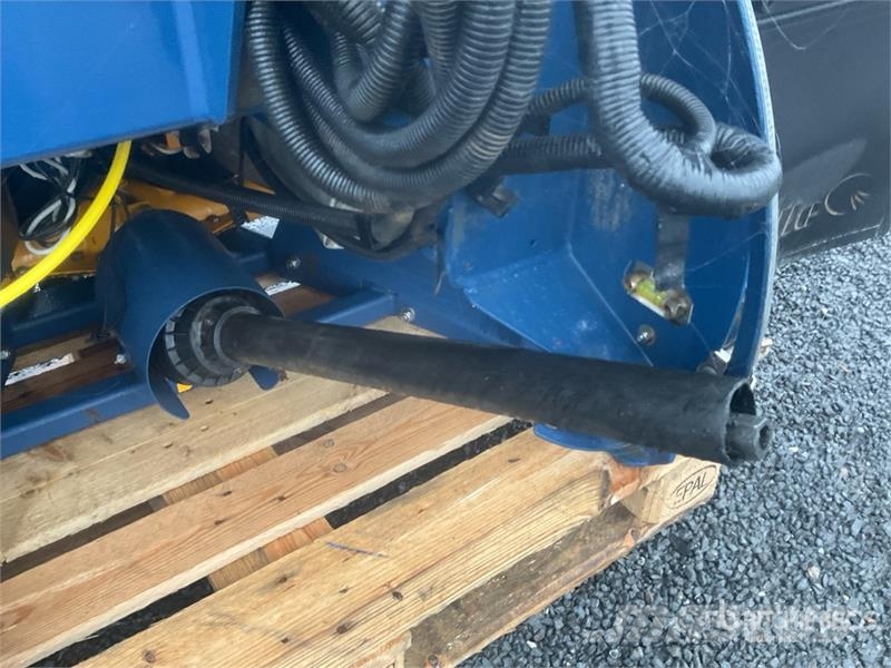 Bogballe M2 Plus Fertilizer Spreader معدات رش أسمدة
