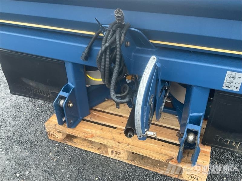 Bogballe M2 Plus Fertilizer Spreader معدات رش أسمدة